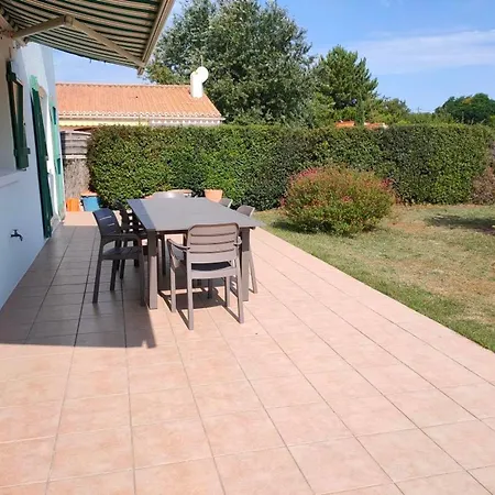Hébergement de vacances Maison Spacieuse 9 Pers, Proche Plage, Terrasse Et Jardin - - Fr-1-323-446 *